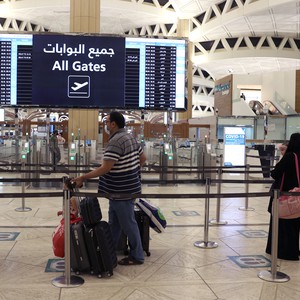 دول عربية تتخذ إجراءات جديدة على المسافرين من بعض الدول بعد ظهور سلالة كورونا الجديدة