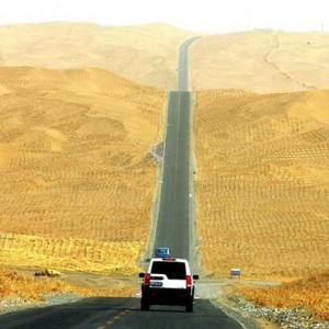 بالصور :  تعرف على أقسى وأطول طريق صحراوي بالعالم !