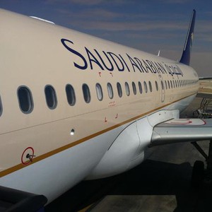  حريق طفيف في مطبخ إحدى طائرات الخطوط السعودية يجبرها على العودة إلى الرياض