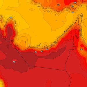 الإمارات | انخفاض قليل على درجات الحرارة الإثنين وفرصة ضعيفة لزخات رعدية من الأمطار في اجزاء محدودة