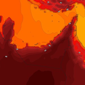 الإمارات | انخفاض قليل على درجات الحرارة مع استمرار فرص تشكل السُحب الرعدية الإثنين