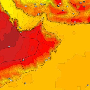 عُمان | استمرار الاجواء الحارة وبقاء الفرص واردة لزخات رعدية من المطر على جبال الحجر 