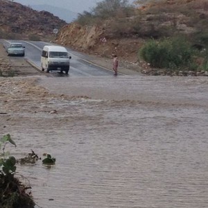 رغم تحذيرات الدفاع المدني.. فقدان شخص في سيول المرقبان شرق الليث
