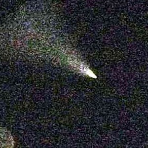 عاجل : قبل أيام قليلة على زخات الشهب الكثيفة .. جسم ناري يسطع قي سماء شمال السعودية ويثير الهلع