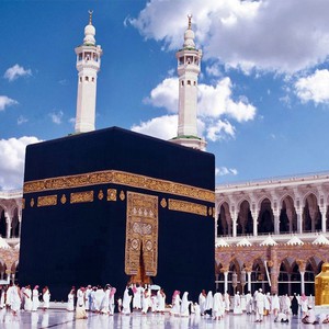 حجاج بيت الله الحرام يؤدون طواف الإفاضة في أجواء إيمانية