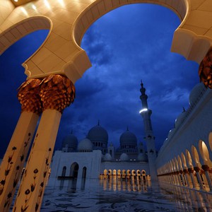 الإمارات تدرس تعطيل دوام القطاع الحكومي في العشر الأواخر من رمضان