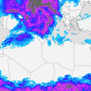 منخفض جوي طويل الأمد يجلب أمطار غزيرة وبروق إلى عدة دول عربية وأجنبية