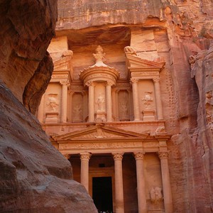 توجه لإدخال السياحة ضمن المناهج المدرسية في الأردن 