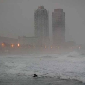 وفاة شخصين على الأقل في إسبانيا جراء العاصفة برونو 