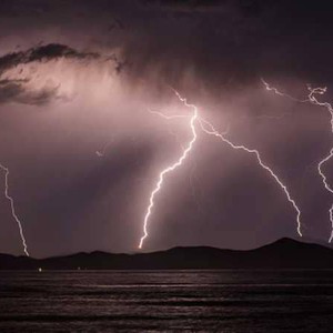 حفر الباطن | تقلبات جوية وأمطار رعدية متوقعة في الساعات الأولى من مساء اليوم الإثنين 