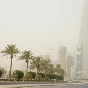 الكويت.. رياح مثيرة للغبار يوم الثلاثاء وتنبيه من انخفاض الرؤية الافقية