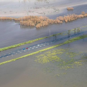 إجلاء عشرات الآلاف في أستراليا جراء فيضانات خلفها إعصار ديبي