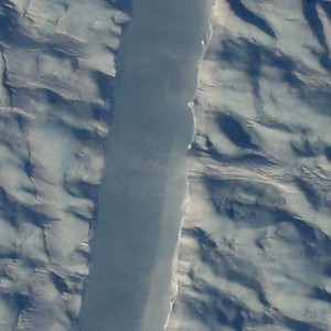 "ناسا" ترصد شرخًا كبيرًا يهدد الجزيرة الأكبر في العالم