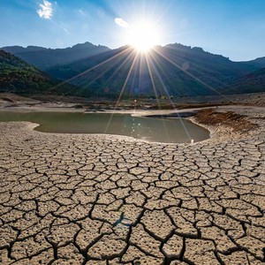 العراق | الاحتباس الحراري يتسبب بزيادة تواتر الموجات الحارة مما يزيد من الضغط على الأحمال الكهربائية