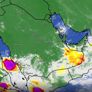 سحابة رعدية ضخمة تغطي 3 دول عربية مرفقة بالأمطار الغزيرة والبرد