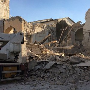 زلزال قوته 7.1 درجة يضرب وسط إيطاليا