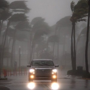 العاصفة المدارية فلورنس تتحول إلى "إعصار " وتتحرك نحو الساحل الشرقي الأميركي