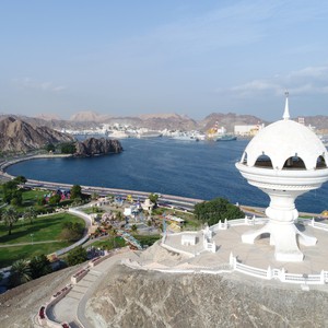 سلطنة عُمان | طقس مستقر في أغلب المناطق وأمطار رعدية محتملة على جبال الحجر يوم الخميس 