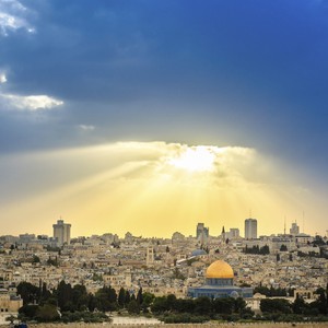 انخفاض آخر على درجات الحرارة نهار يوم الاثنين وزخات من المطر متوقعة ليلاً