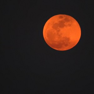 المنطقة العربية على موعد مع أطول خسوف كلي للقمر في القرن الحادي و العشرين بأكمله