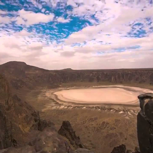 تستوعب حوالي 190 ملعب رياضي أو أكثر من 170 ألف سيارة! تعرف على فوهة بركان الوعبة الأضخم في السعودية