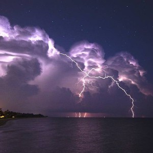 Kuwait | Heavy thunderstorms begin to affect the country at dawn and on Monday morning