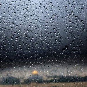 يوم الأربعاء : درجات حرارة حول مُعدلاتها السنوية ، وزخات رعدية من المطر مُتوقعة