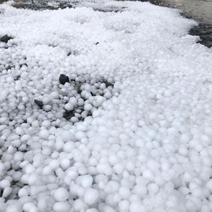 هل تتكرر العواصف الرعدية والبردية التي ضربت مدينة أبها غدًا؟