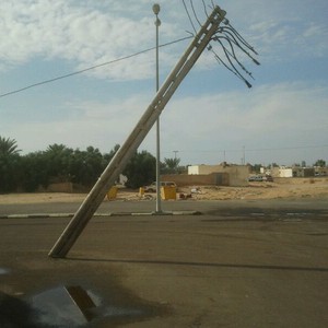 رياح قوية تتسبب بإسقاط أعمدة كهرباء في الأغوار الجنوبية