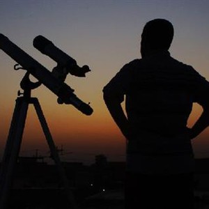 سلطنة عمان : رؤية الهلال غداً صعبة جداً لكنها ليست مستحيلة