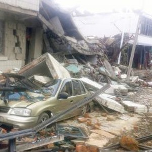 عواصف رعدية تضرب كاليفورنيا الامريكية و تقطع السبل بالآلاف 