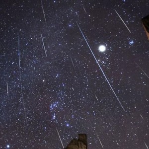 سماء الوطن العربي تترقب ذروة زخة شهب الدبيات فجر الثلاثاء