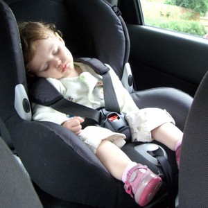 تحذير: لاتترك طفلك وحيداً في سيارة مُغلقة خلال فصل الصيف