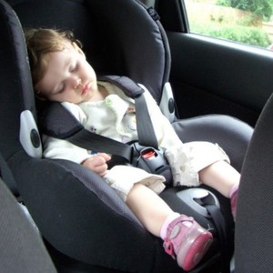 نتيجة ارتفاع دراجات الحرارة.. اختناق طفل داخل مركبة في الأردن