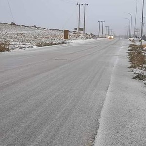 بث مباشر لأول تساقط للثلوج هذا الموسم على أعالي جنوب المملكة تحديدًا لواء الشوبك