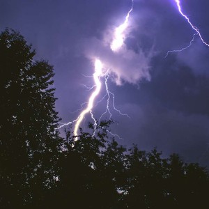 العالم العربي | بعد أمطار مصر المفاجئة.. طقس غير مستقر وأمطار رعدية  في 6 دول عربية غداً