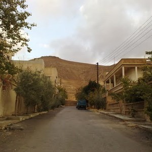 أجواء معتدلة يوم الثلاثاء وفرصة لزخات رعدية محلية من المطر