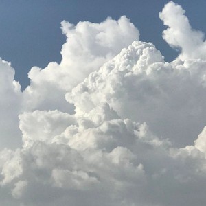 الإمارات | طقس غير مُستقر ثاني أيام عيد الفطر ونشاط مُتوقع للسُحب الرعدية في العديد من المناطق