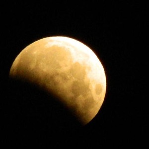 خسوف جزئي للقمر في العراق و الدول العربية يوم الاثنين المقبل