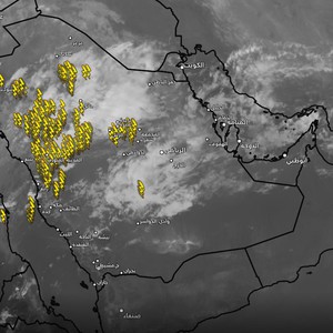 السعودية - تحديث 4:50م: استمرار هطول أمطار مُتفاوتة الغزارة على المدينة المنورة و حائل و القصيم 