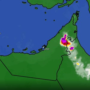 الإمارات - تحديث الساعة 04:40 مساءً | سُحب ماطرة بغزارة على المناطق الداخلية الشرقية واحتمالية إمتدادها نحو مدينة دبي