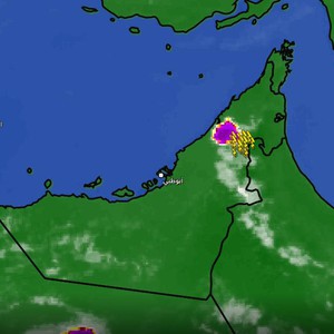 الإمارات - تحديث الساعة 3:15 بعد الظهر | سُحب رعدية تترافق بالأمطار الغزيرة على المناطق الداخلية الشرقية 