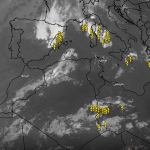 ليبيا الساعة 9:30 صباحاً | شاهد بروق كثيفة تؤثر على أجزاء من المناطق الجنوبية الغربية وتنبيه من تشكل السيول 