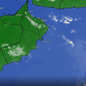 سلطنة عمان | رصد تطور لسحب رعدية على أجزاء من جبال الحجر ومراقبة اشتدادها الساعات القادمة