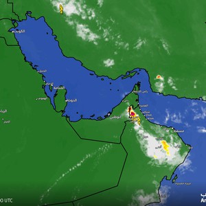 تطور لافت للسحب الركامية في  بعض مناطق سلطنة عُمان والسحب الممطرة تتقرب من الأراضي الإماراتية