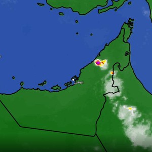 هام الإمارات تطور لافت لسحابة رعدية قوية على طريق دبي العين ( تفاصيل )