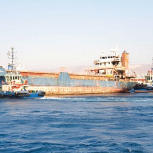 الأردن | جنوح باخرة على شاطئ اليمنية في العقبة صباح اليوم