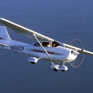 عاجل : سقوط طائرة شراعية في الرياض وانباء عن احتراقها وتفحم شخصين 