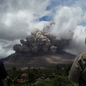 بركان سينابونغ يشُل مظاهر الحياة بقرى سومطرة  
