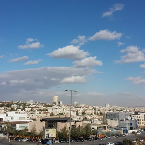 الجُمعة.. أجواء صافية بأغلب المناطق وغبار مُتوقع شرقًا وفرصة لزخات رعدية من المطر ليلًا